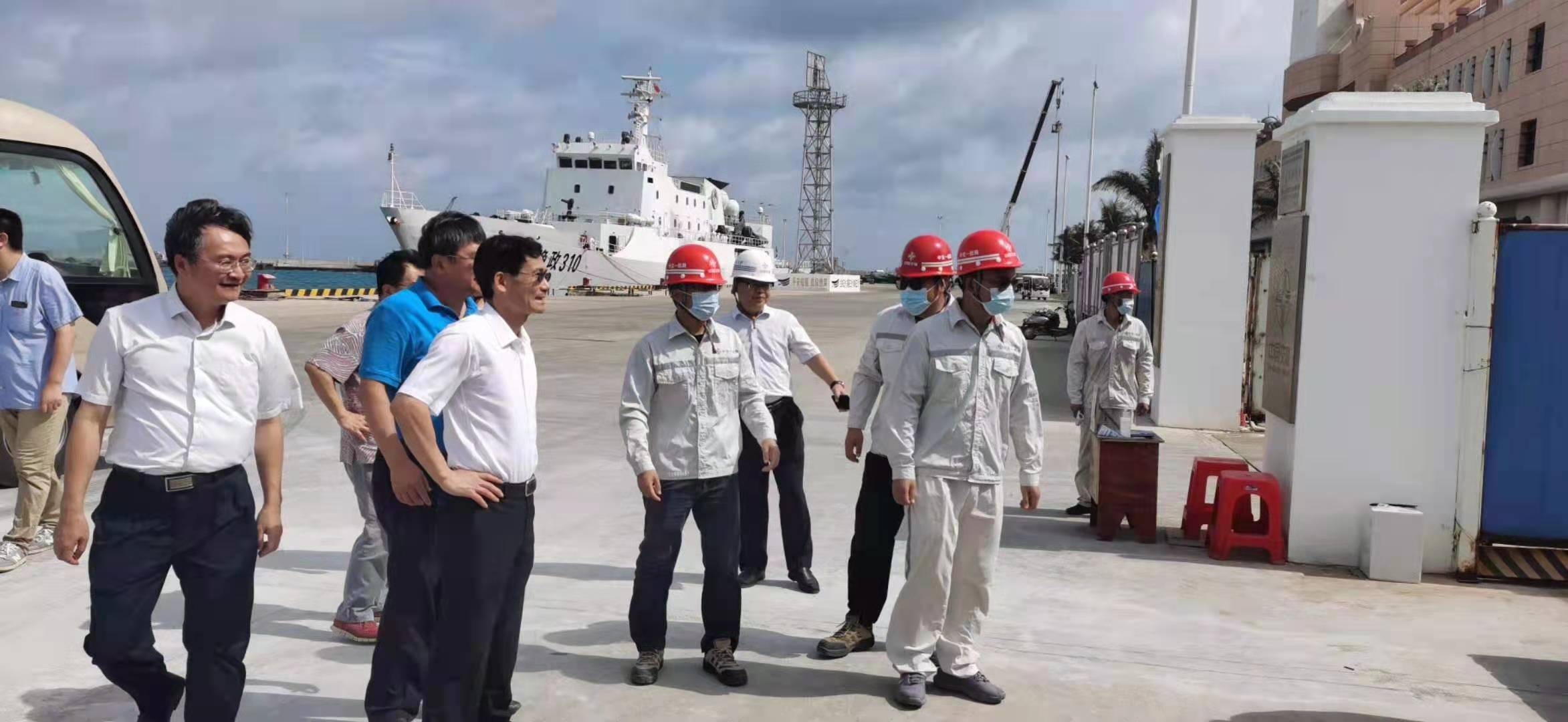 海南省省委常委、常務(wù)副省長沈丹陽蒞臨馳大建筑工程有限公司承接的三沙主權(quán)廣場調(diào)研指導